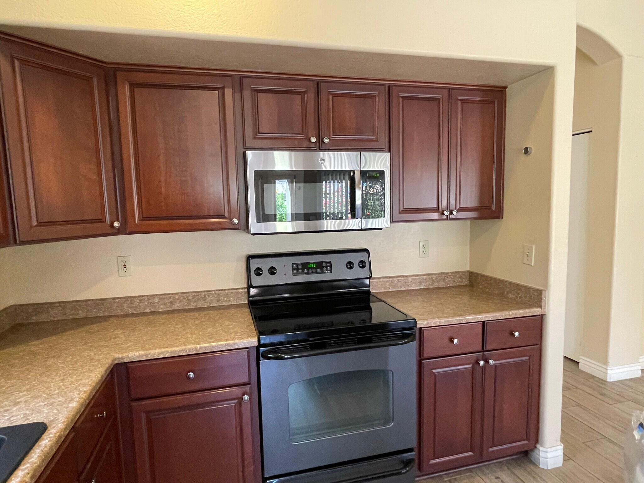 Kitchen - 1220 W Butler Dr