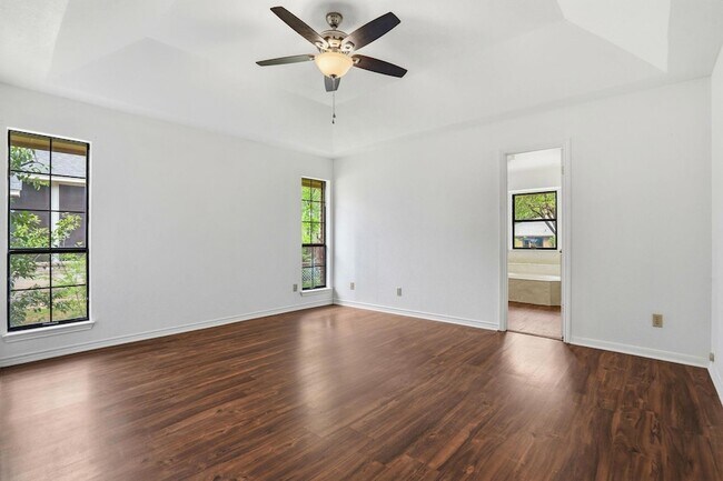 Building Photo - 306 Woodstone Dr