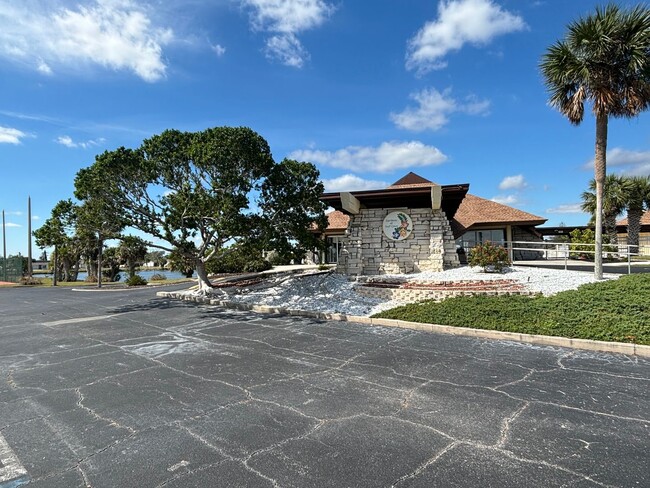 Building Photo - Affordable 3br in Beautiful South Gulf Cove