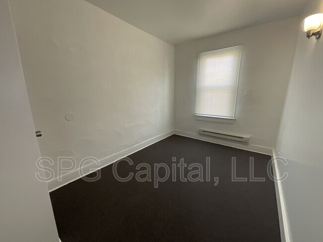 Building Photo - 124 Ann St