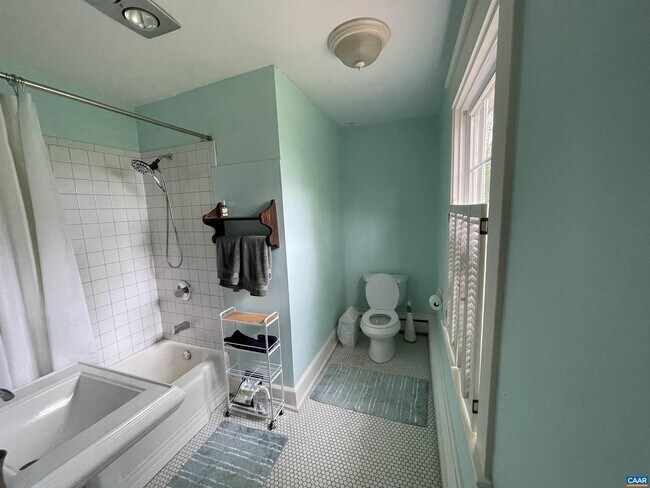 Building Photo - 954 Old Lynchburg Rd