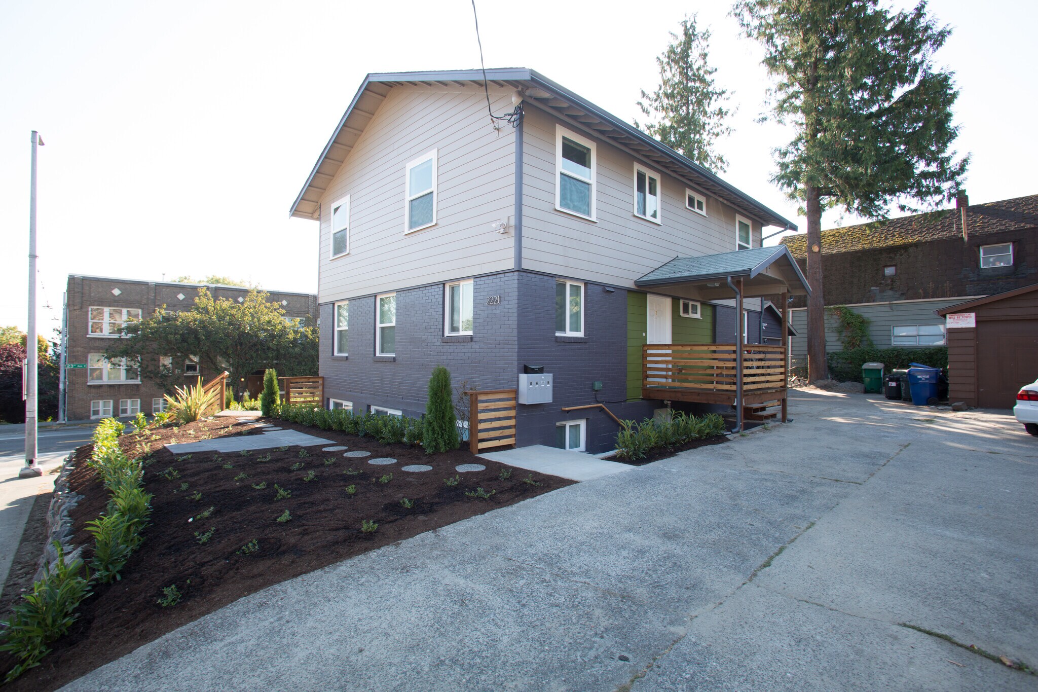 Building Photo - 2221 E Thomas St