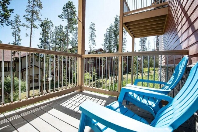 Building Photo - 180 Spinner Ct
