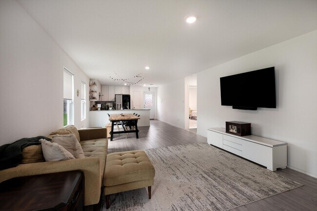 Building Photo - 14727 Bolinger Ml