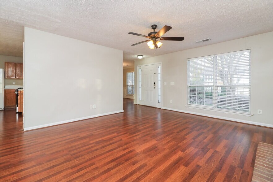 Building Photo - 3060 Trotters Field Dr SW