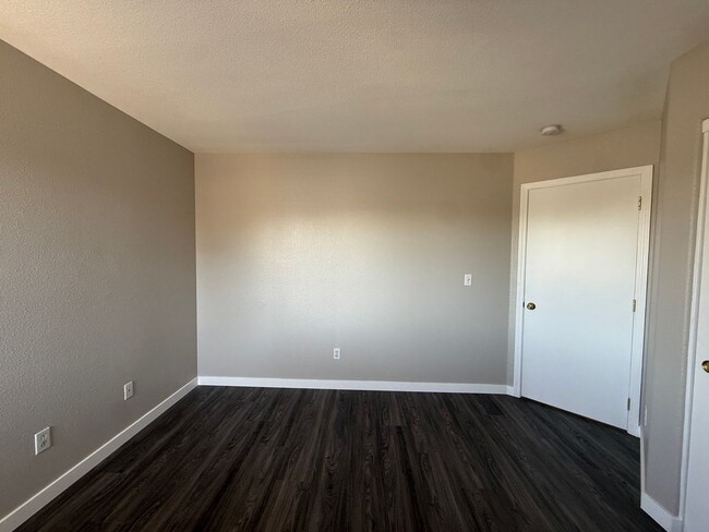 Building Photo - Beautiful River Oaks Large Two Story Home With Three Car Garage