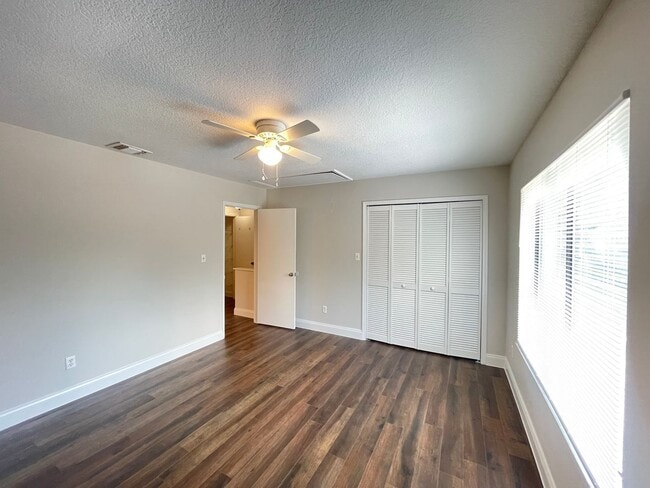 Building Photo - 7800 Fernbrook Way