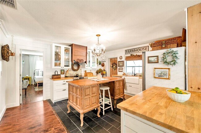 Building Photo - 16084 Stur St