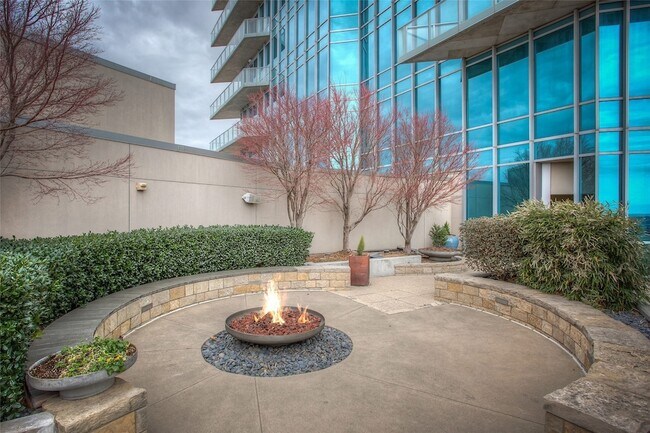 Building Photo - 1301 Throckmorton St