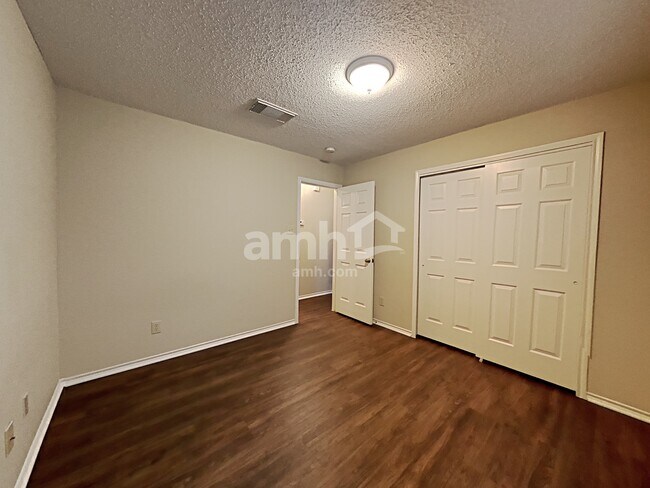 Building Photo - 8335 Tavern Pt