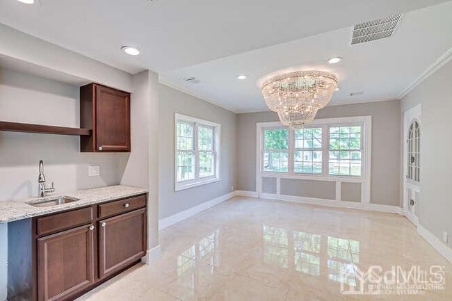 Building Photo - 55 Devon Rd