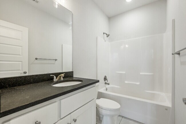 Building Photo - 2016 W Chandler Ave