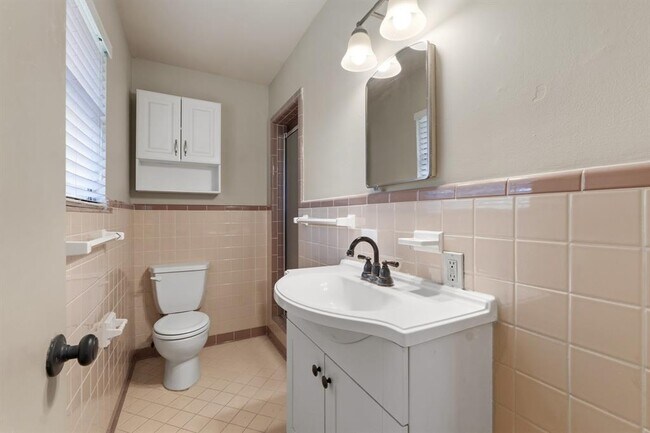 Building Photo - 2414 Havenside Dr