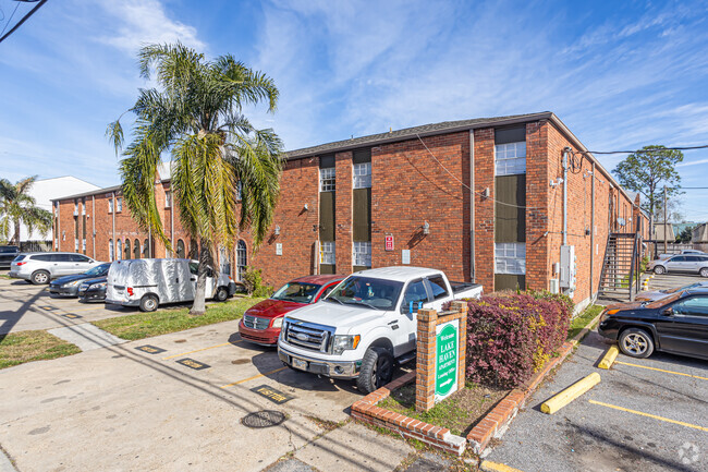 Front of Building - Lake Haven Riverside Court