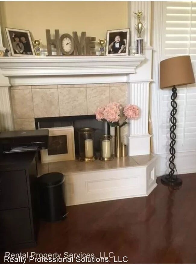 Building Photo - 4 br, 3.5 bath House - 8312 Chadburn Crossing