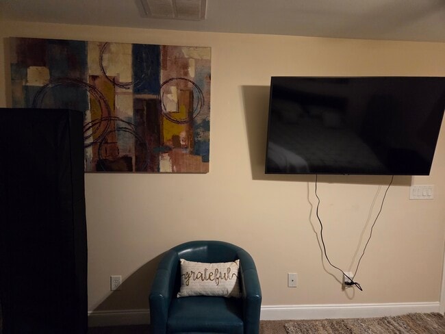 Building Photo - 125 Cottage Club Dr