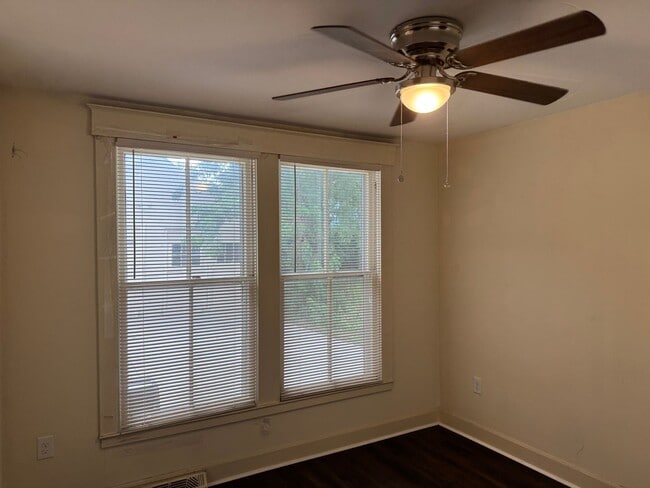 Building Photo - 3943 Elsmere Ave