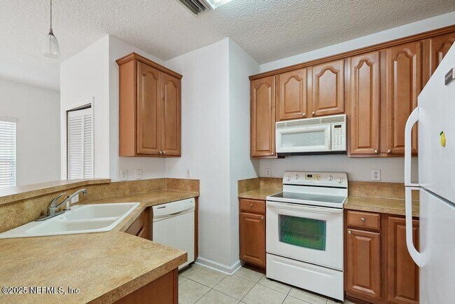 Building Photo - 7202 Deerfoot Cir