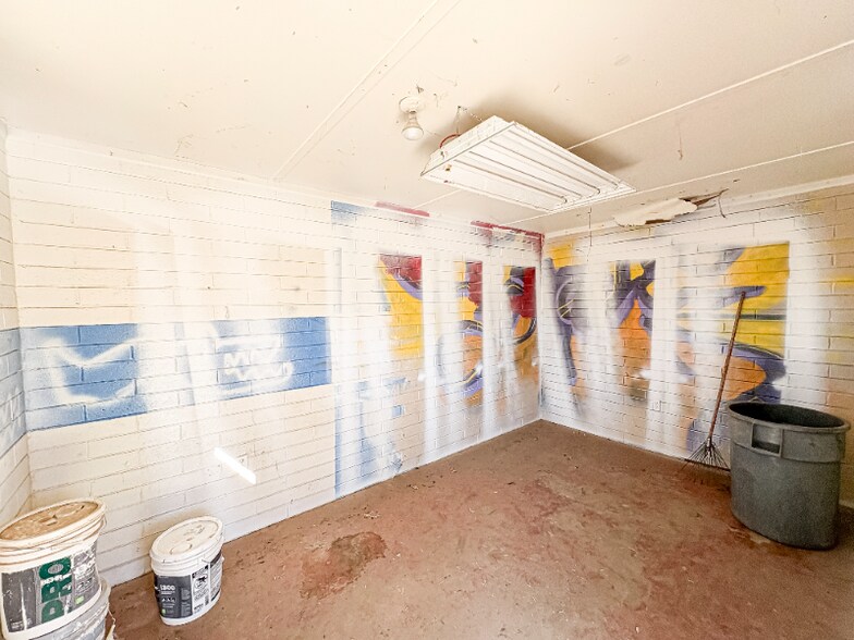 Building Photo - 1530 W 4th Pl