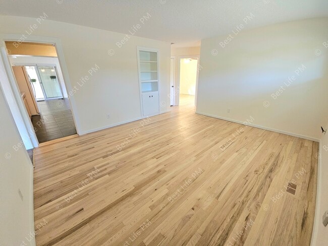 Building Photo - 7037 N Monteith Ave