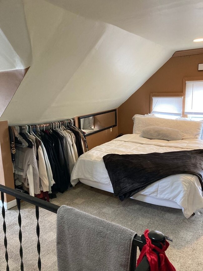 Building Photo - 3+ Bedroom / 2 Bath Single Family Home Ava...