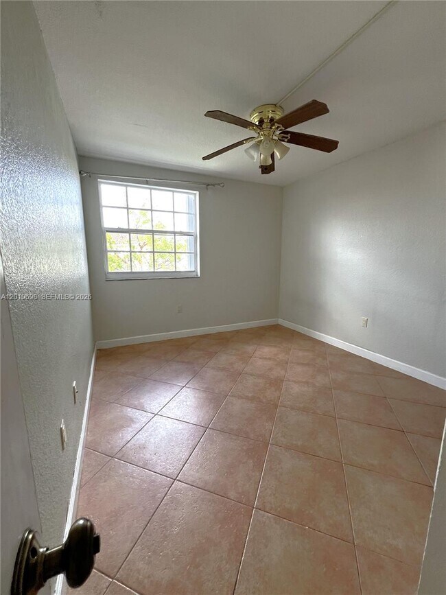 Building Photo - 9715 Fontainebleau Blvd