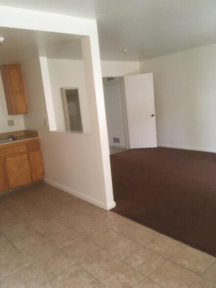 Building Photo - 13929 Doty Ave