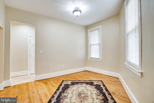 Building Photo - 1501 G St SE