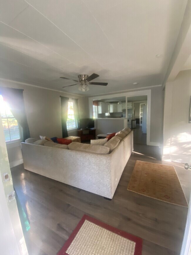 Fully furnished - 944 W 2nd St