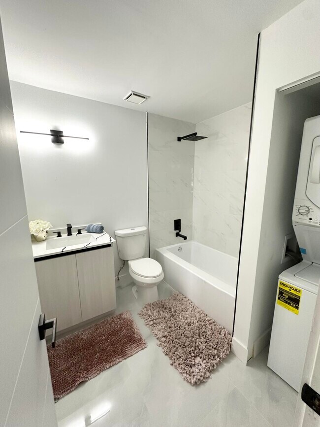 Building Photo - 10033 Winding Lake Rd