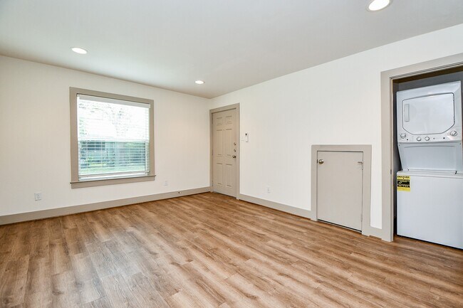 Building Photo - 1009 Enid St