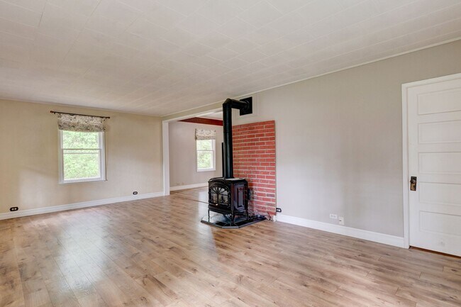 Building Photo - 1302 - Wang Crosby Properties