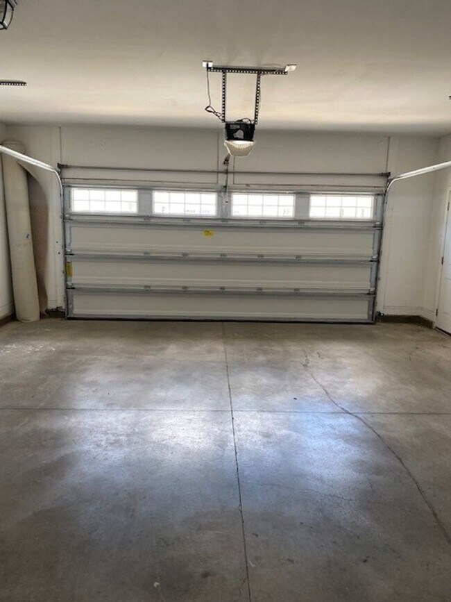 Building Photo - 1541 Eastbourne Dr