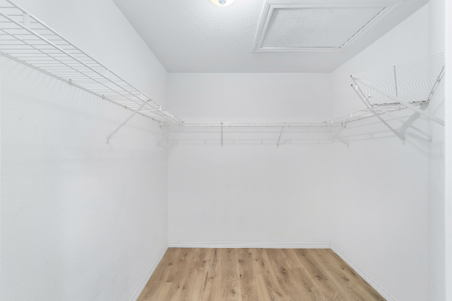 Building Photo - 5436 Admiral Way