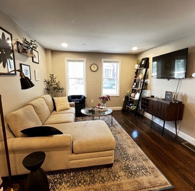 Building Photo - 229 Maverick St