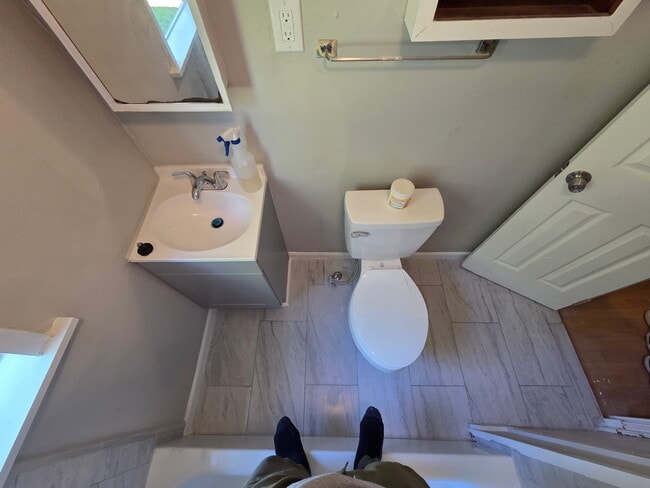 Building Photo - 2866 Edgewood St