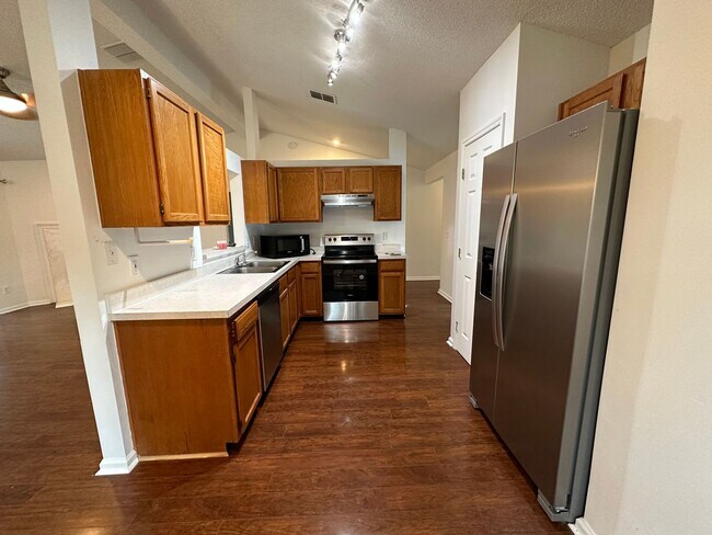 Building Photo - Beautiful 3Bed 2Bath in Hunters Ridge!