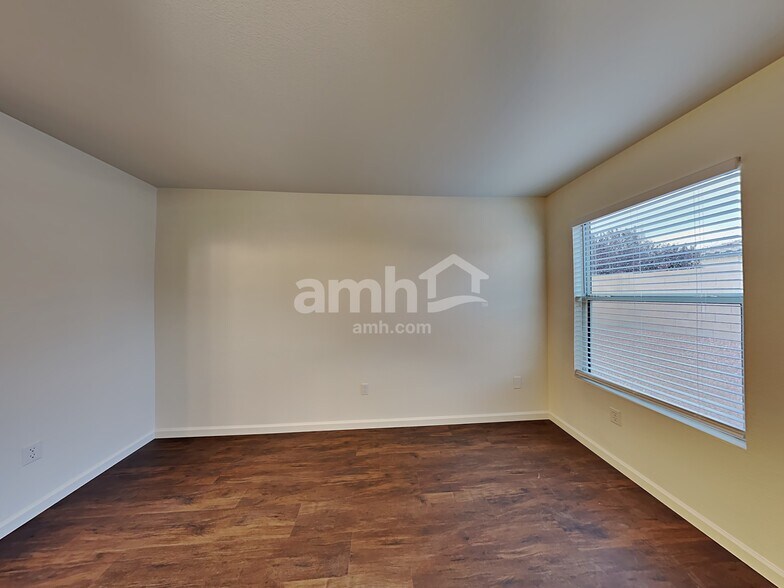 Building Photo - 309 W Vuelta Friso