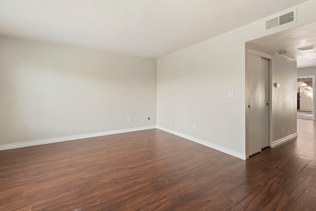 Building Photo - 1063 Las Rosas Ct