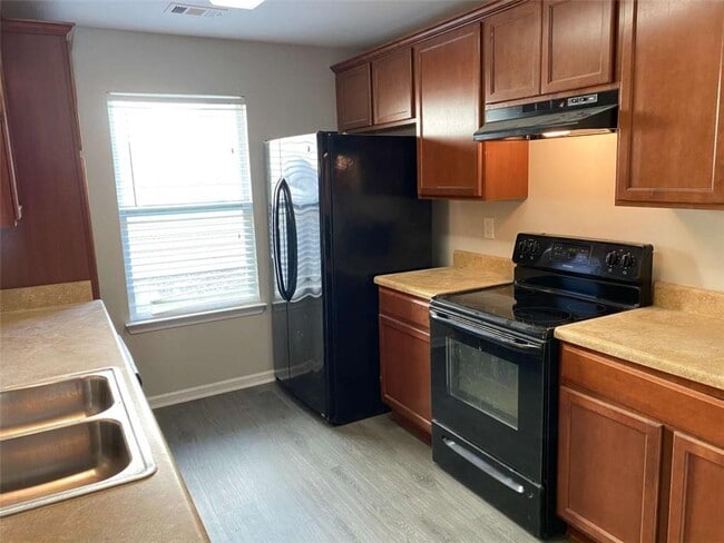 Building Photo - 701 Walnut Woods Dr