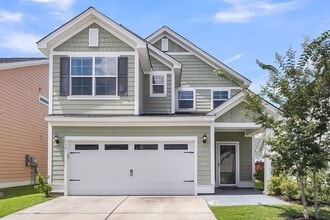 Building Photo - Fully Furnished 3 Bedroom, 2.5 Bathroom Ho...