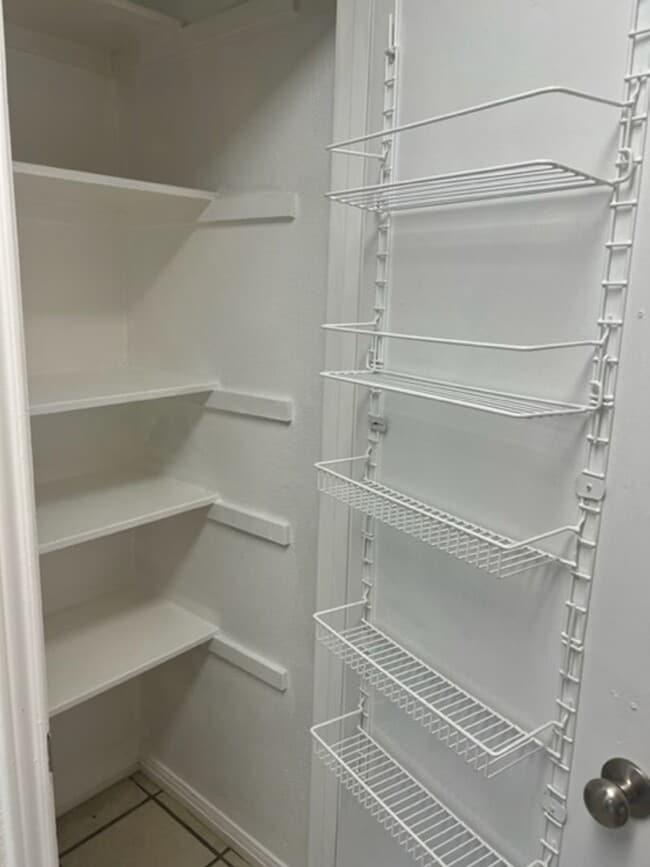 Building Photo - 669
