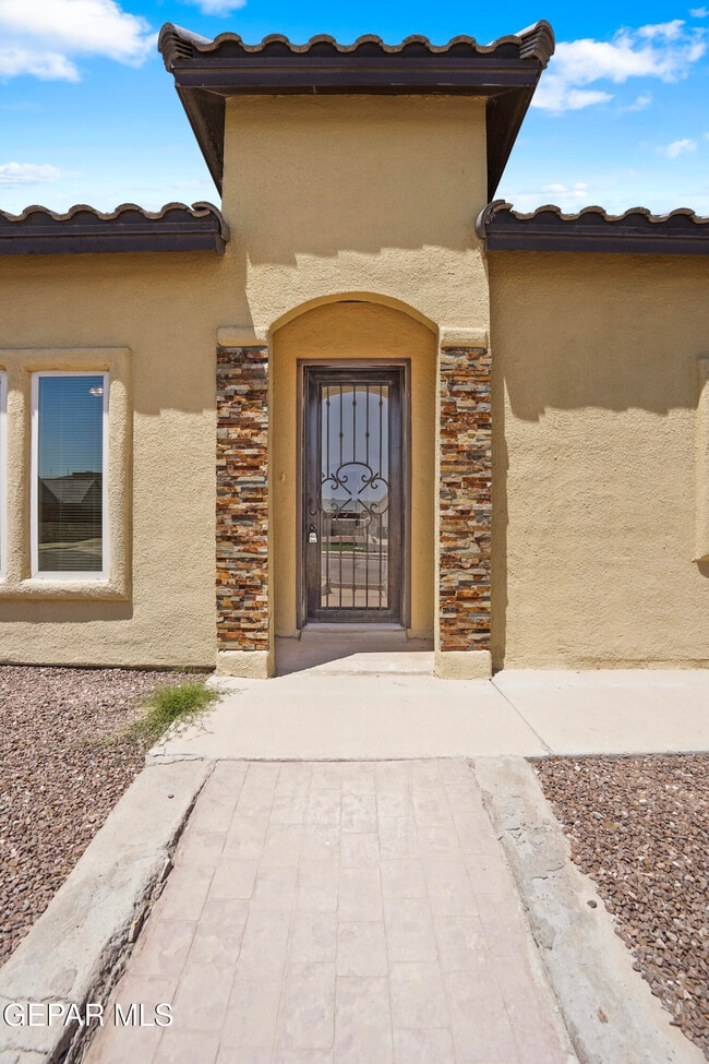 Building Photo - 901 Betton Pl