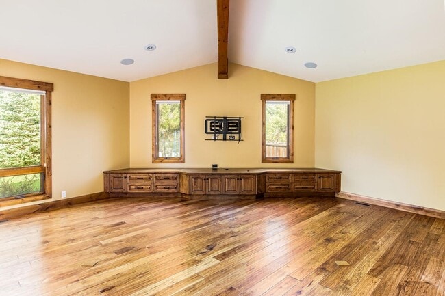 Building Photo - Long term lease in the heart of Park City! Available Mid October 2026