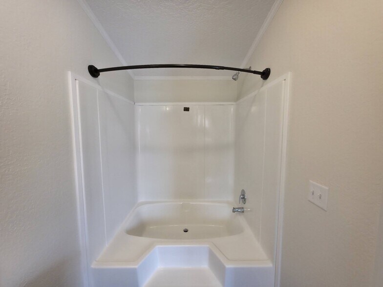 Building Photo - 1309 W Plum St