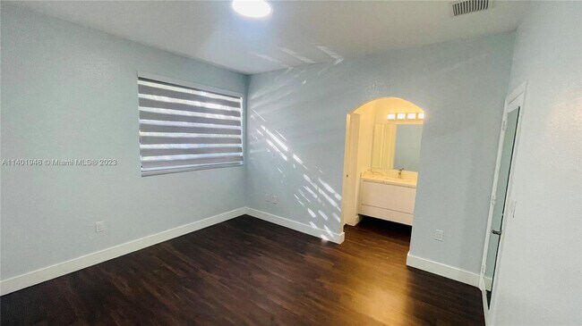 Building Photo - 778 SW 107th Ave