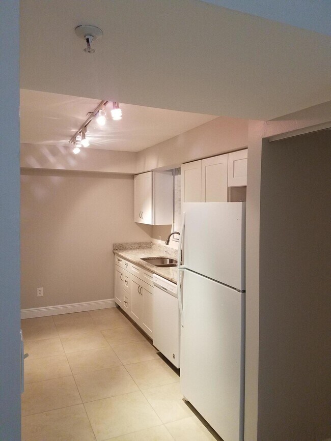 Building Photo - 820 Lavers Cir