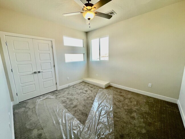 Building Photo - 5-Bedroom home in Desert Canyons