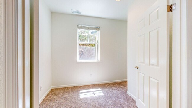 Building Photo - Rincon Valley FIVE Bedroom Three Bathroom Single Family Home!
