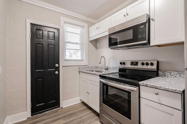 Building Photo - Charming Apartment Downtown Columbia - Housing Vouchers Accepted!